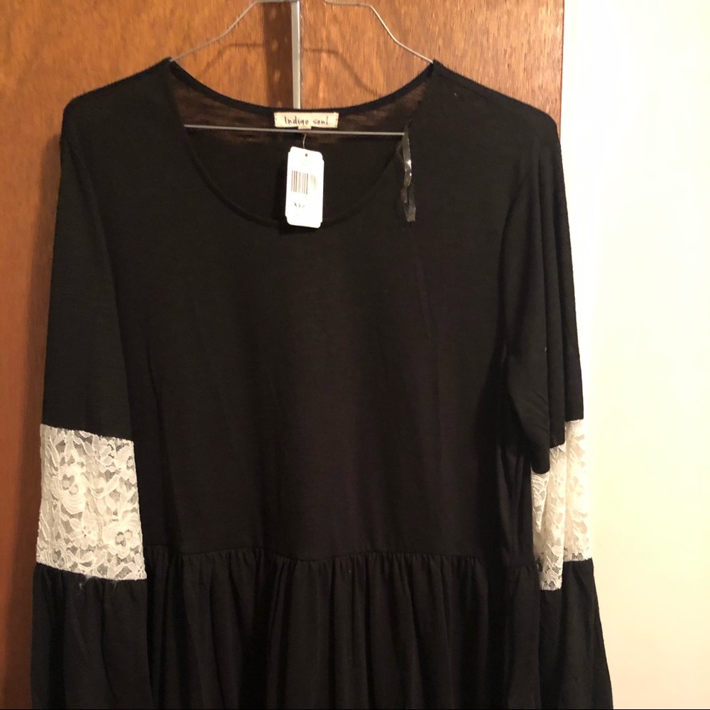 Tunic top, black with cream lace!